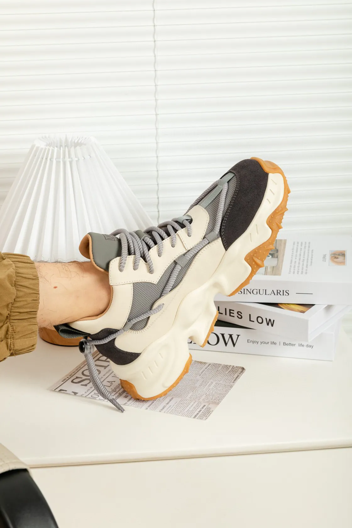 Men's shoes 💰620 IUGGI Heavy-duty thick-soled dad shoes EVA foam outsole Rarely seen on the market Retro version Very good-looking on the feet Mainly because it is so classy All-sheep fur lining Thick sole plate Super soft rebound Model 6081 Men's model 39-44 [issued]